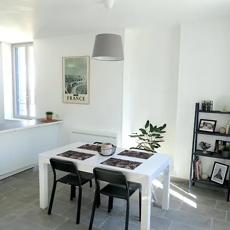 Maison Carree/coeur Historique De - Superbe Appt 55m² Apartmán
