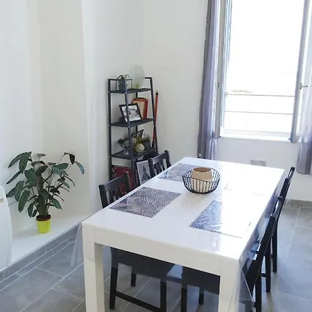 Maison Carree/coeur Historique De - Superbe Appt 55m² *